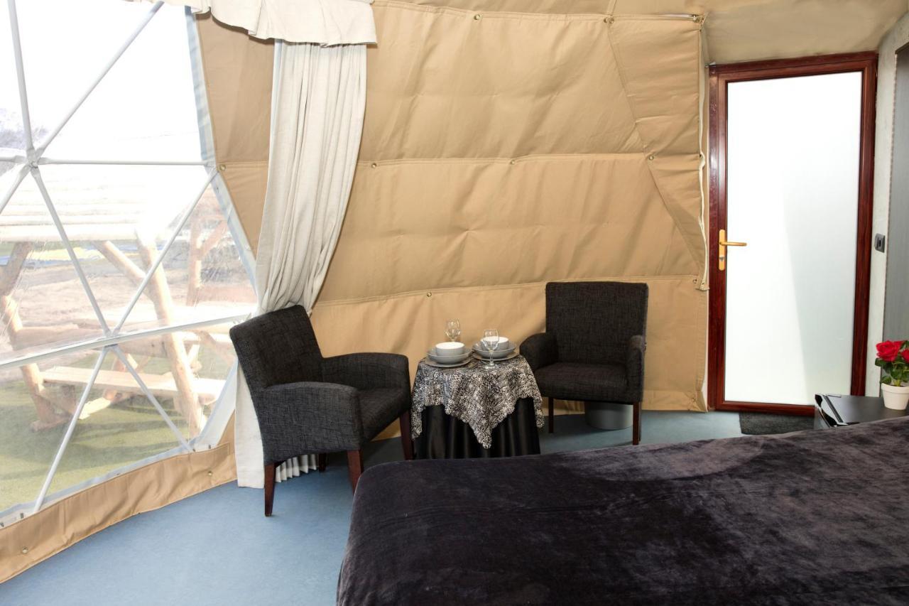 Costa Kabrita Hotel Huijbergen ภายนอก รูปภาพ